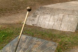 Bronze;-Detail;-France;-Gnomon;-Kaleidos;-Kaleidos-images;-La-parole-à-limage;-Meteorology;-Paris;-Sculpture;-Stone;-Stories-Pictures;-Sundial;-Tarek-Charara;-Time;-Winter